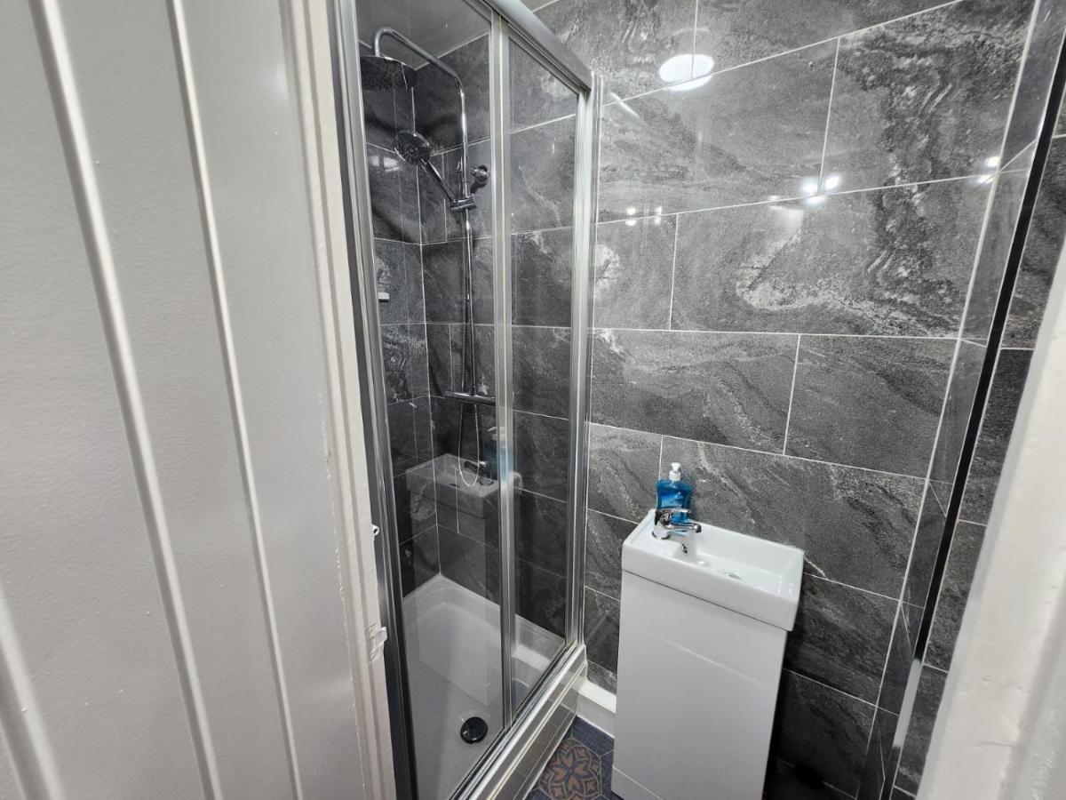 4 Bedroom 2 Bathroom Shared House - Near Bhx And Nec Birmingham Zewnętrze zdjęcie