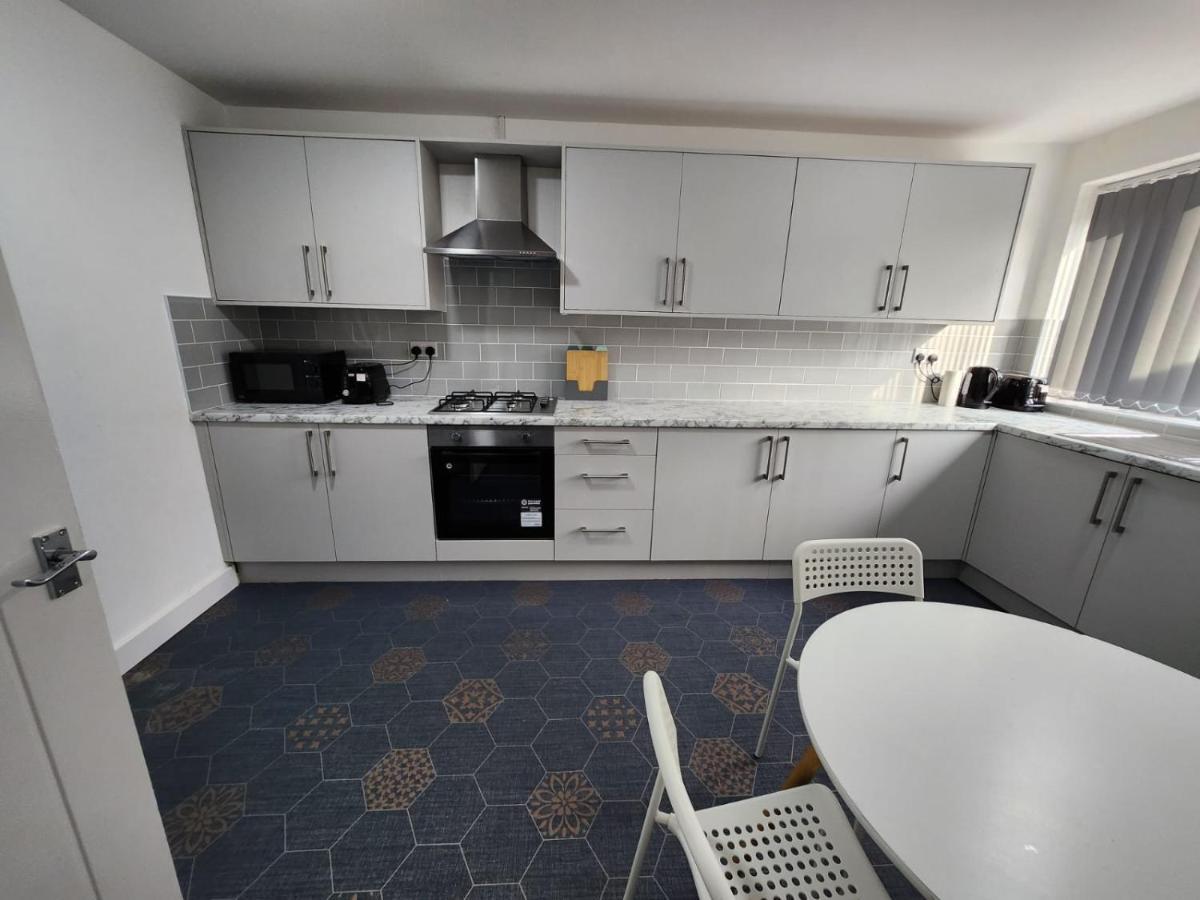4 Bedroom 2 Bathroom Shared House - Near Bhx And Nec Birmingham Zewnętrze zdjęcie