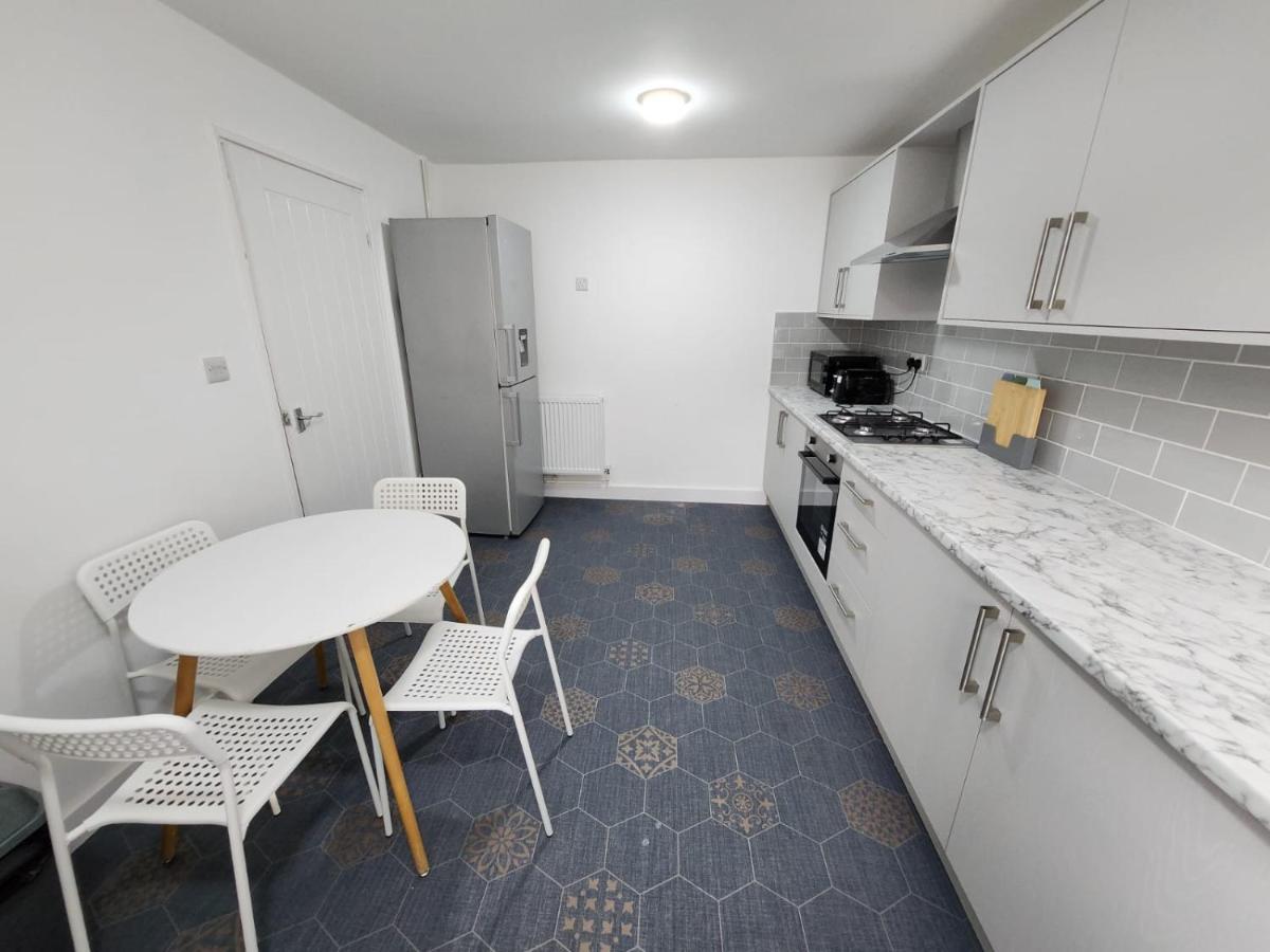 4 Bedroom 2 Bathroom Shared House - Near Bhx And Nec Birmingham Zewnętrze zdjęcie