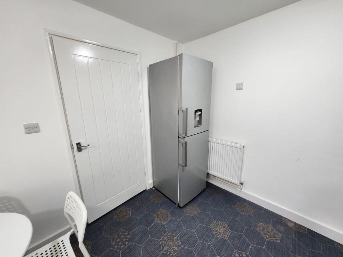 4 Bedroom 2 Bathroom Shared House - Near Bhx And Nec Birmingham Zewnętrze zdjęcie