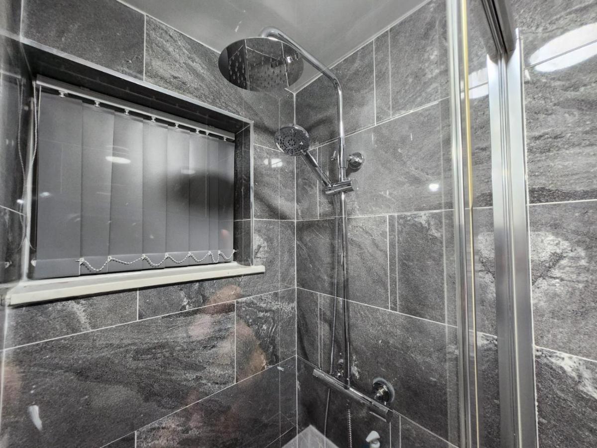 4 Bedroom 2 Bathroom Shared House - Near Bhx And Nec Birmingham Zewnętrze zdjęcie