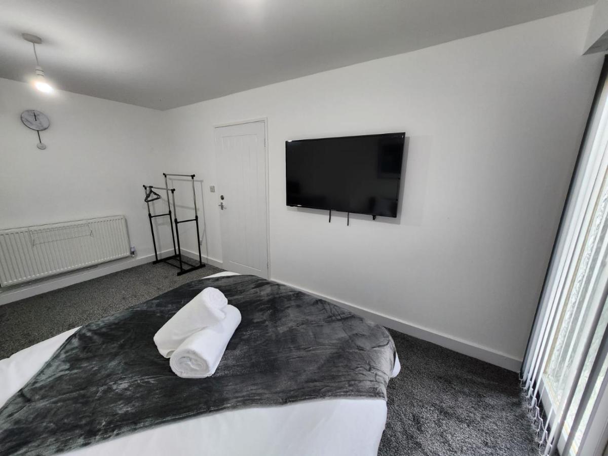 4 Bedroom 2 Bathroom Shared House - Near Bhx And Nec Birmingham Zewnętrze zdjęcie