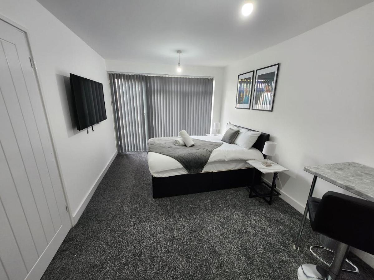 4 Bedroom 2 Bathroom Shared House - Near Bhx And Nec Birmingham Zewnętrze zdjęcie