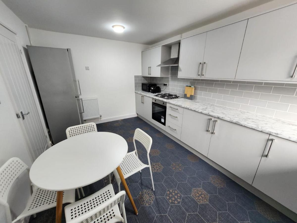 4 Bedroom 2 Bathroom Shared House - Near Bhx And Nec Birmingham Zewnętrze zdjęcie