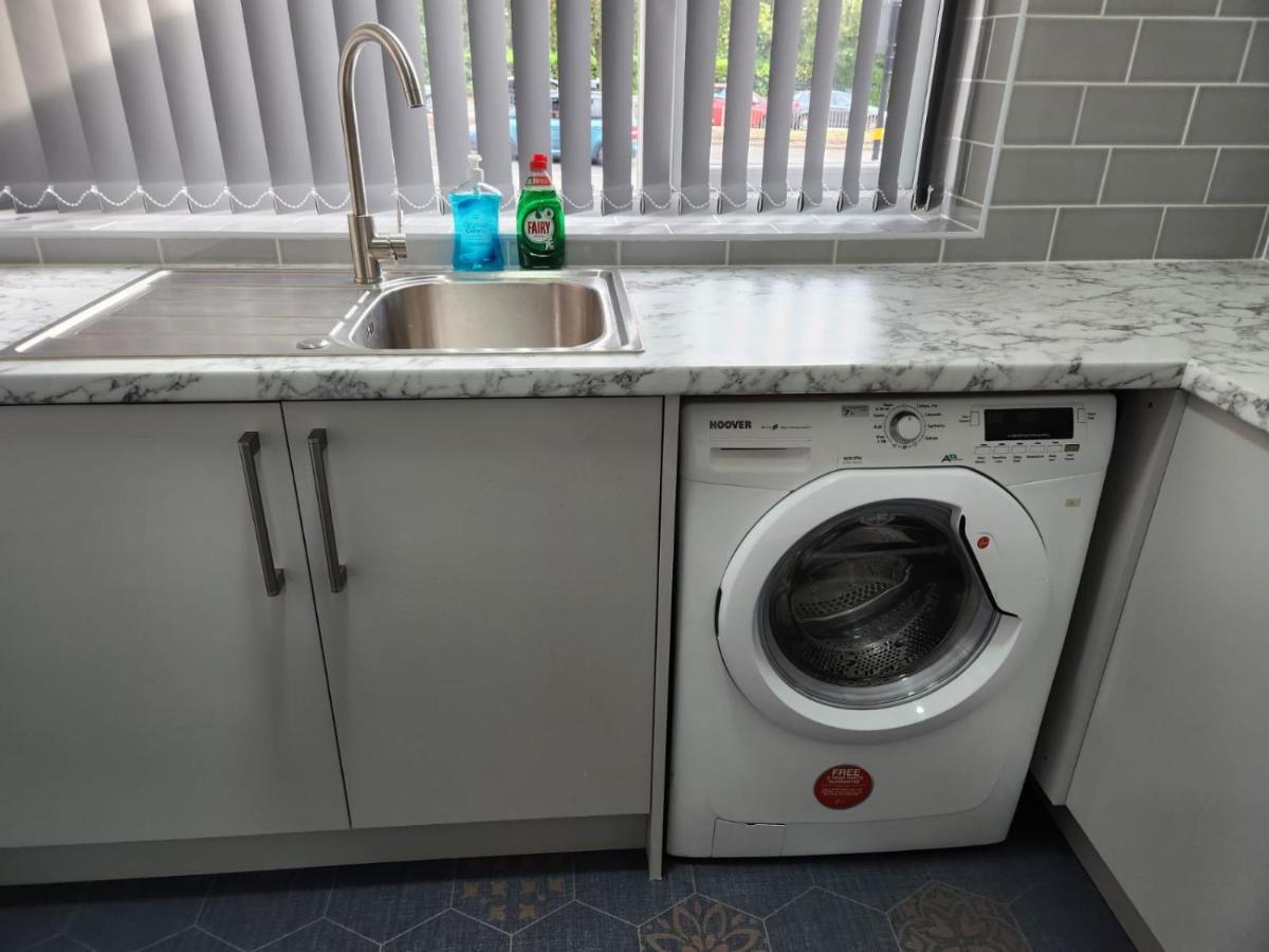 4 Bedroom 2 Bathroom Shared House - Near Bhx And Nec Birmingham Zewnętrze zdjęcie