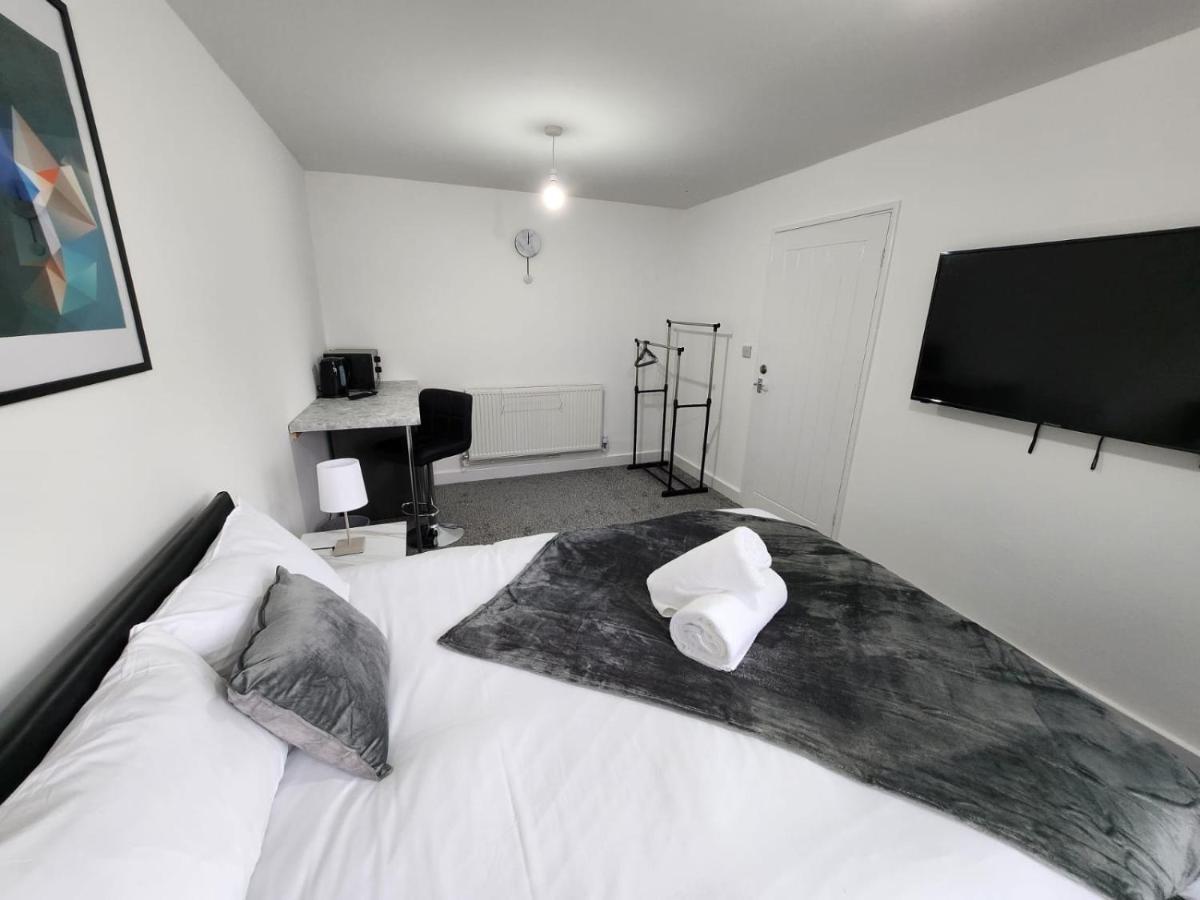 4 Bedroom 2 Bathroom Shared House - Near Bhx And Nec Birmingham Zewnętrze zdjęcie