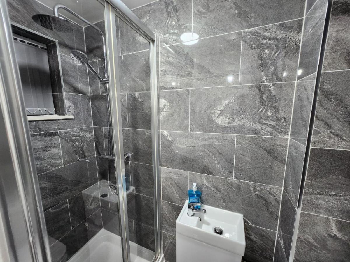 4 Bedroom 2 Bathroom Shared House - Near Bhx And Nec Birmingham Zewnętrze zdjęcie