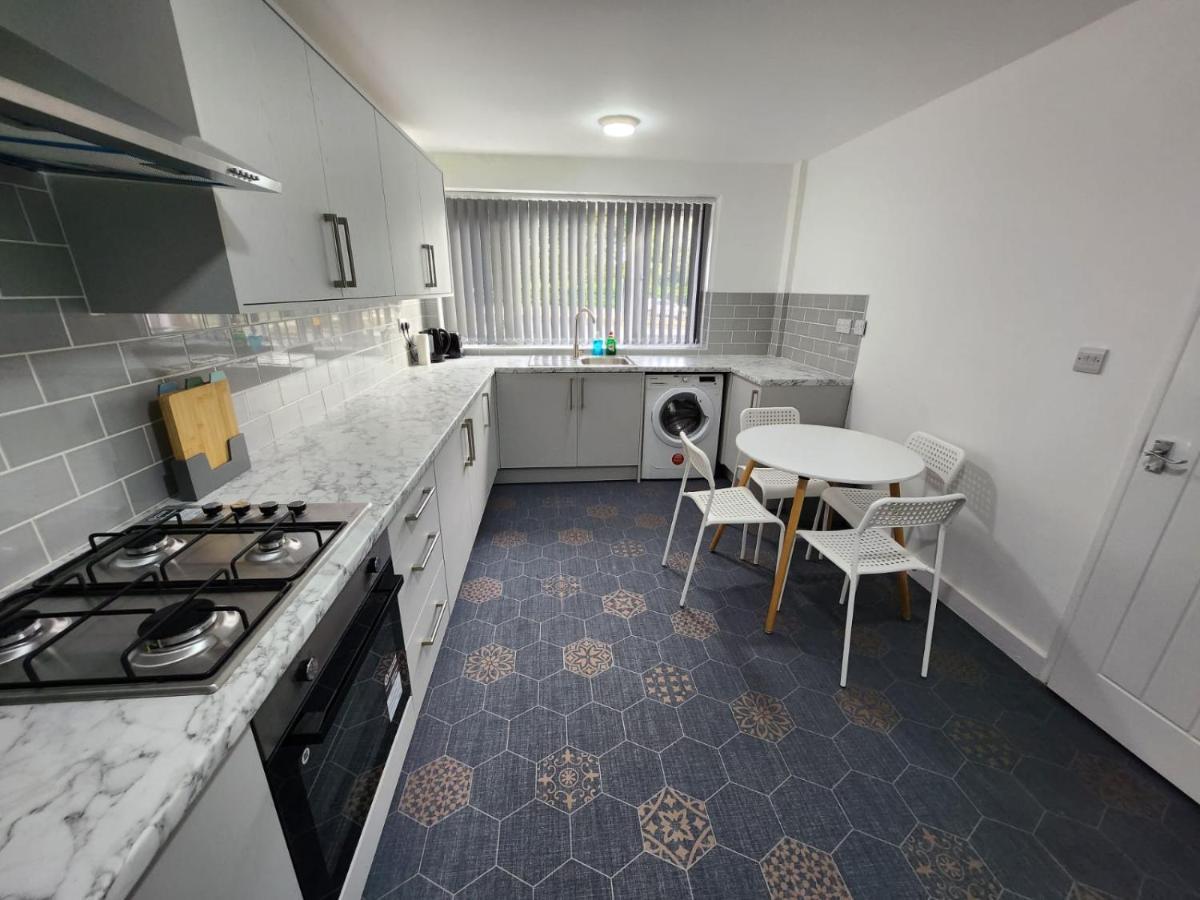 4 Bedroom 2 Bathroom Shared House - Near Bhx And Nec Birmingham Zewnętrze zdjęcie