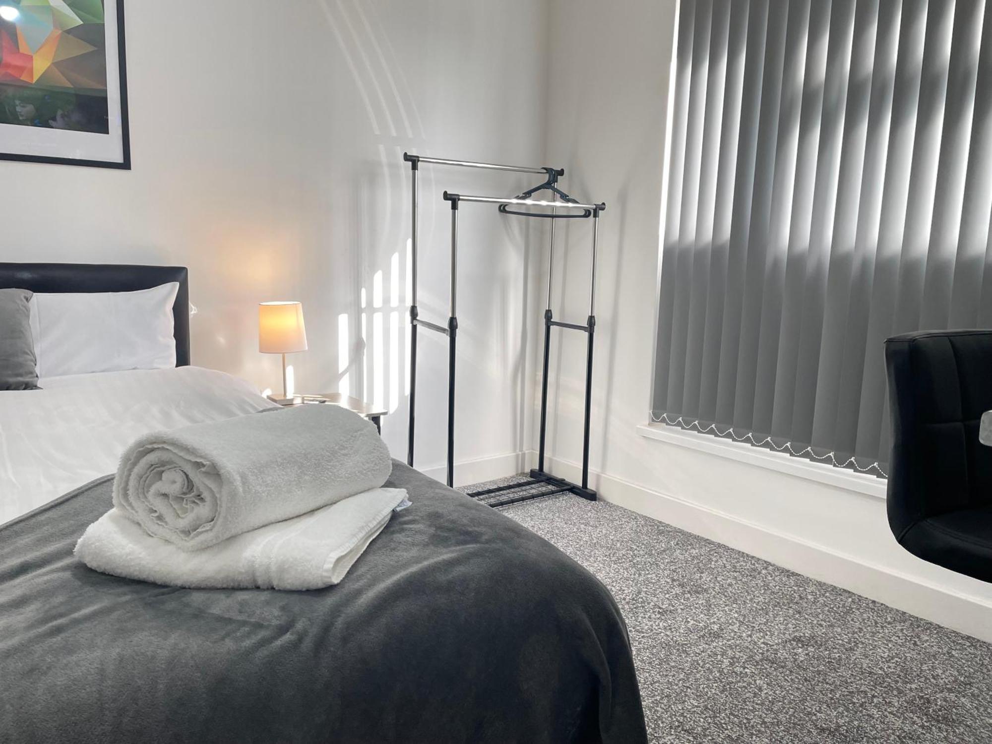 4 Bedroom 2 Bathroom Shared House - Near Bhx And Nec Birmingham Zewnętrze zdjęcie